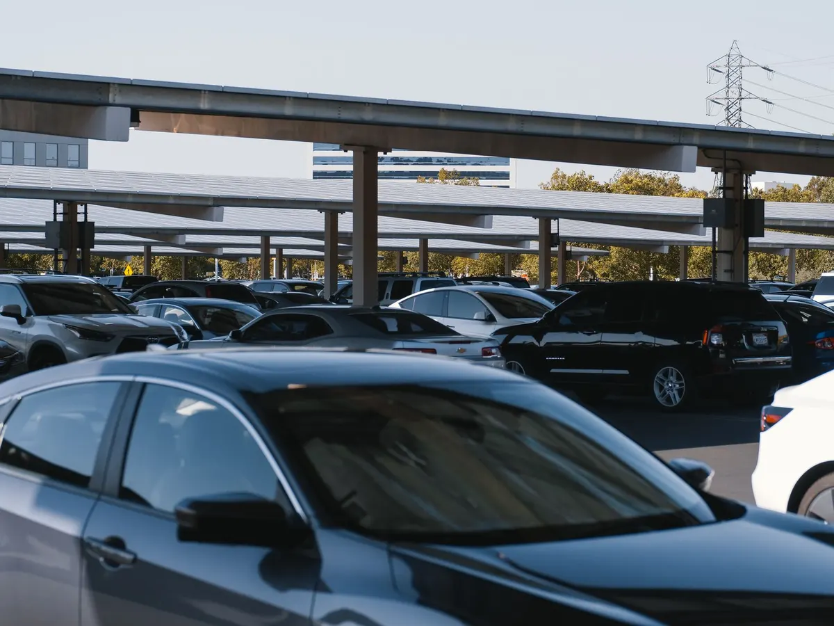 Parking collectif de copropriété équipé pour la recharge de véhicules électriques